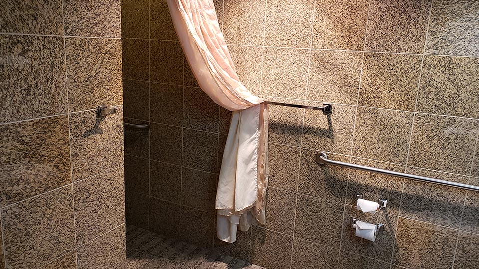 ADA Double Queen Suite shower